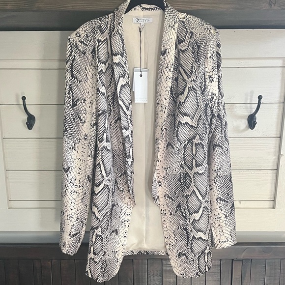 NWT CEZELE Snake Print Open Front Blazer Size: L - Picture 2 of 13
